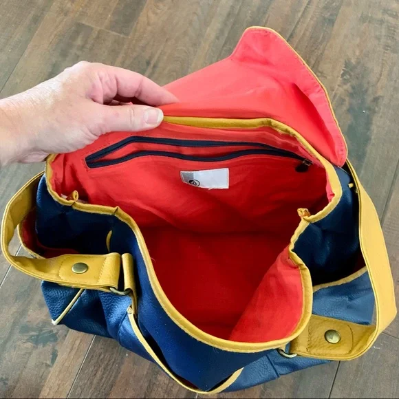 Volcom Gotta Run Shoulder Crossbody Bag/Purse - Picture 8 of 16